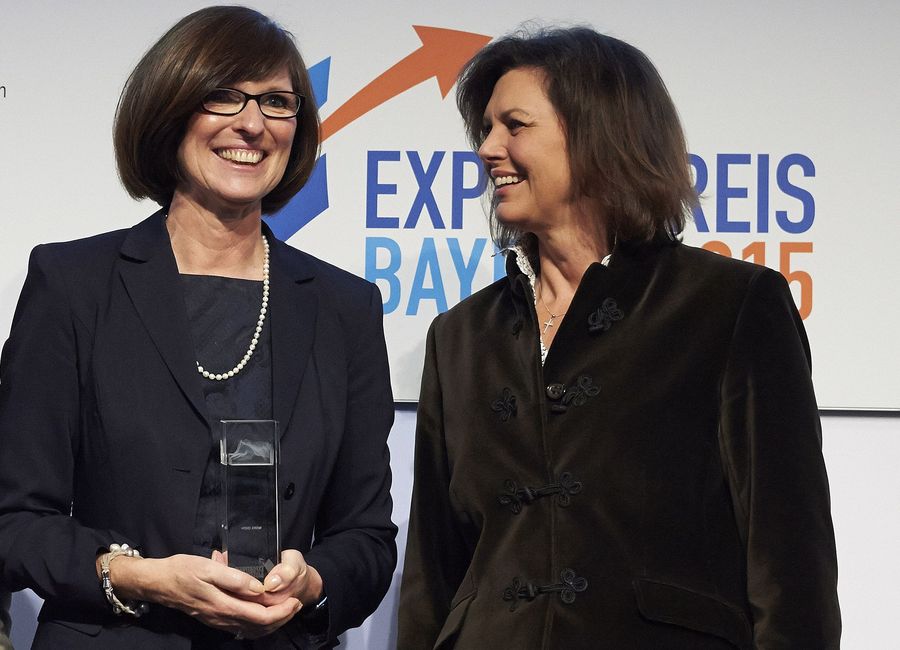 Von links nach rechts: Michaela Schenk (Geschäftsführerin MAWA GmbH), Staatsministerin Aigner