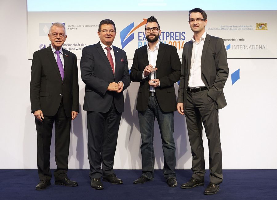 Heinrich Mosler (Laudator) und Staatssekretär Pschierer mit Stefan Oberhaizinger und Hans Martin Oberhaizinger (Oberhaizinger GmbH)